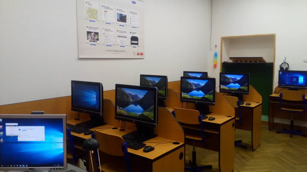 Archivní snímek 2 k článku „Nové PC stanice pro učebnu ICT“ (2019-01-07).