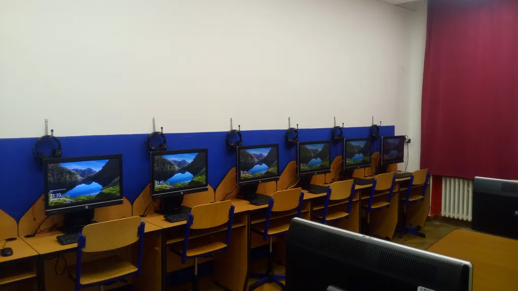 Archivní snímek 3 k článku „Nové PC stanice pro učebnu ICT“ (2019-01-07).