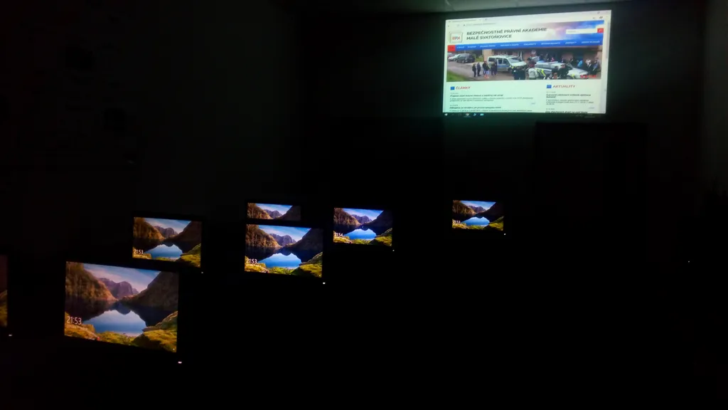 Archivní snímek 4 k článku „Nové PC stanice pro učebnu ICT“ (2019-01-07).