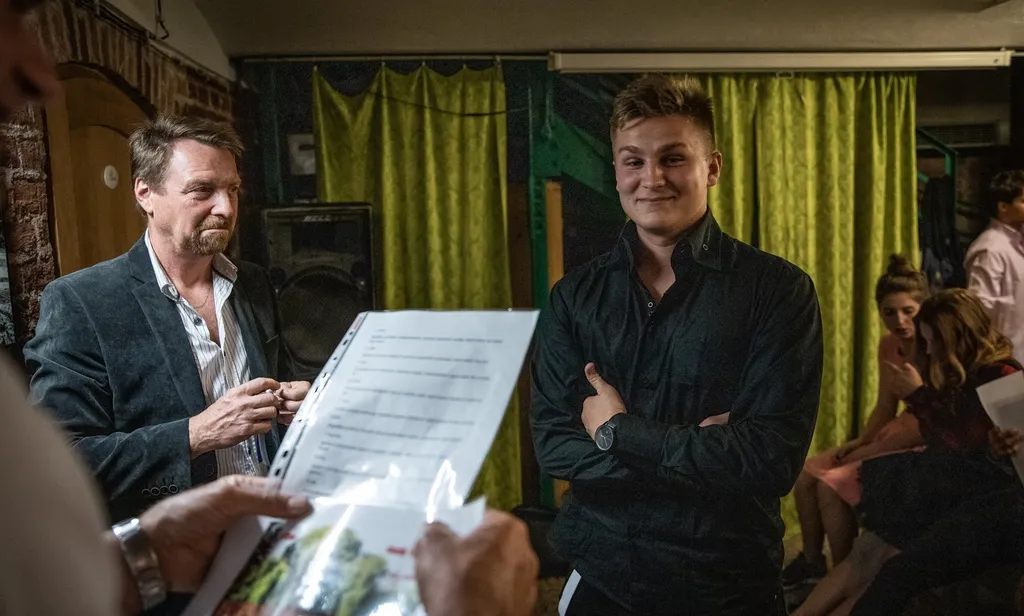 Archivní snímek 9 k článku „Předání maturitních stužek budoucím maturantům“ (2019-11-21).