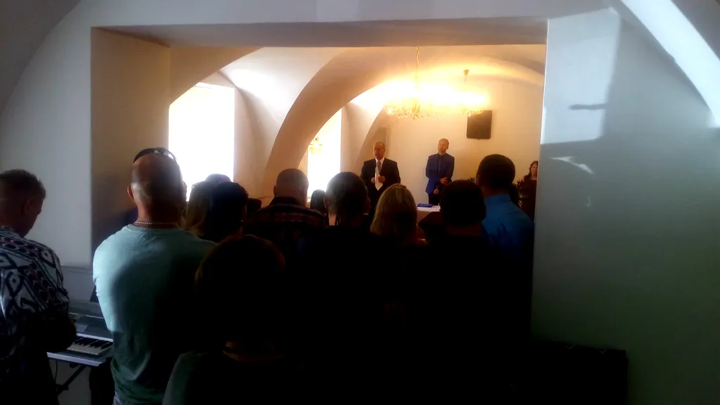 Archivní snímek 3 k článku „Slavnostní předání vysvědčení úspěšným maturantům“ (2019-06-05).