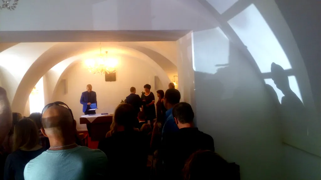 Archivní snímek 5 k článku „Slavnostní předání vysvědčení úspěšným maturantům“ (2019-06-05).